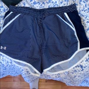 under armor lined shorts with pockets